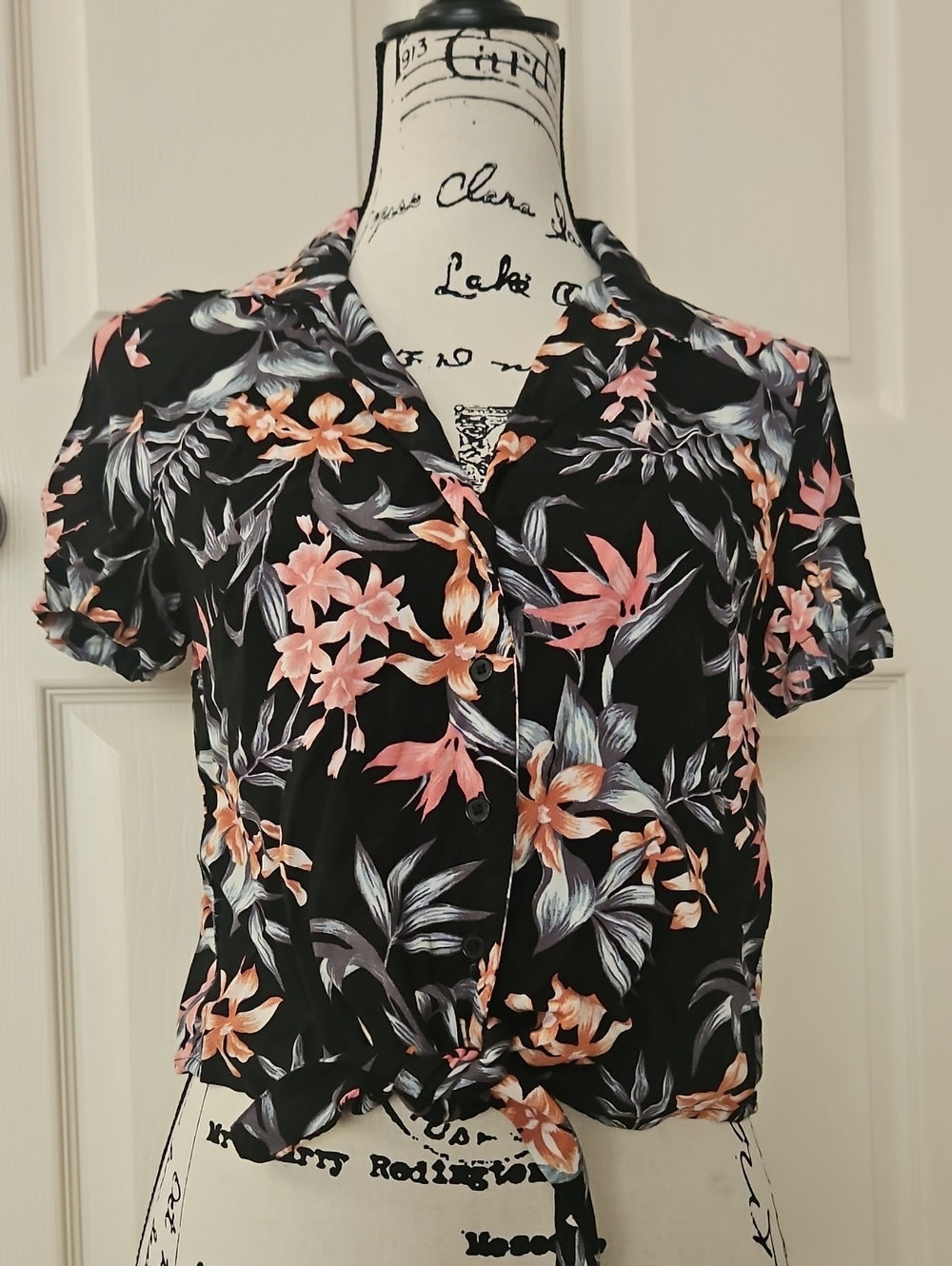 H&M Black Floral Tie-Front Crop Top
